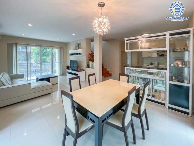 *****บ้านเดี่ยวมือสองย่านนนทบุรี ม.บางกอกบูเลอวาร์ด สาทร-ปิ่นเกล้า เนื้อที่กว้างขวางมากถึง 52.50 ตร.ว. ฟังก์ชัน 3 ห้องนอน 4 ห้องน้ำ ที่จอดรถ 2 คัน แถมฟรี! เครื่องปรับอากาศ 5 เครื่อง มีพื้นที่รอบบ้าน ภายในตกแต่งสวย ตั้งบนทำเลแห่งการเดินทาง ใกล้จุดขึ้นลงทางด่วน "ตลิ่งชัน"